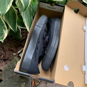 Converse Black